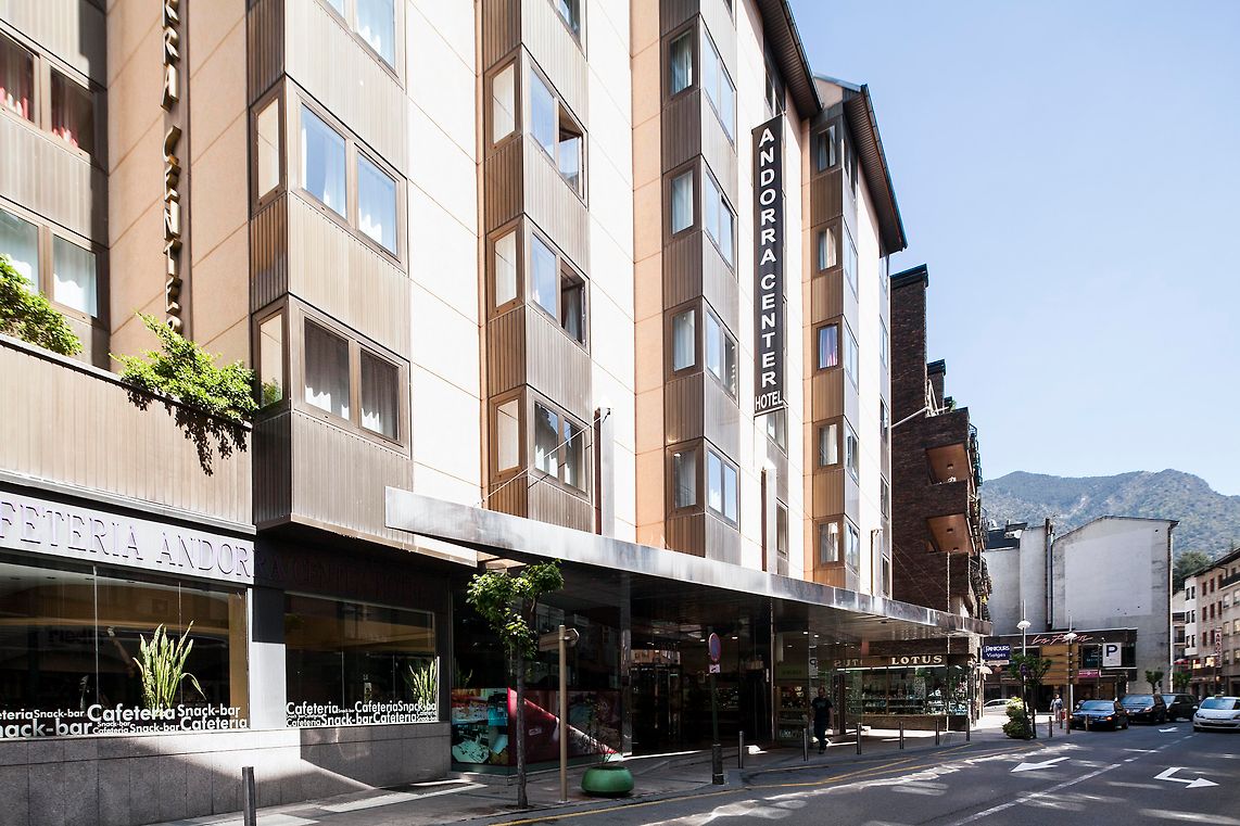 Андорра ла велья купить квартиру. Андорра ла велла. Андорра Hotel Andorra Center. Андорра ла Велья отели. Отели в горах Андорра ла Велья.
